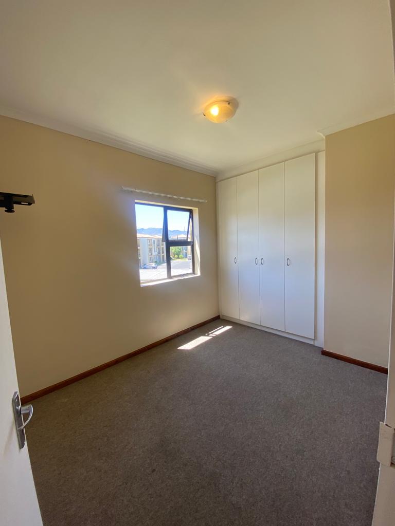 To Let 2 Bedroom Property for Rent in Guldenland Western Cape